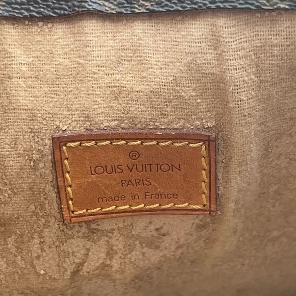 Louis Vuitton - Picture 12 of 16